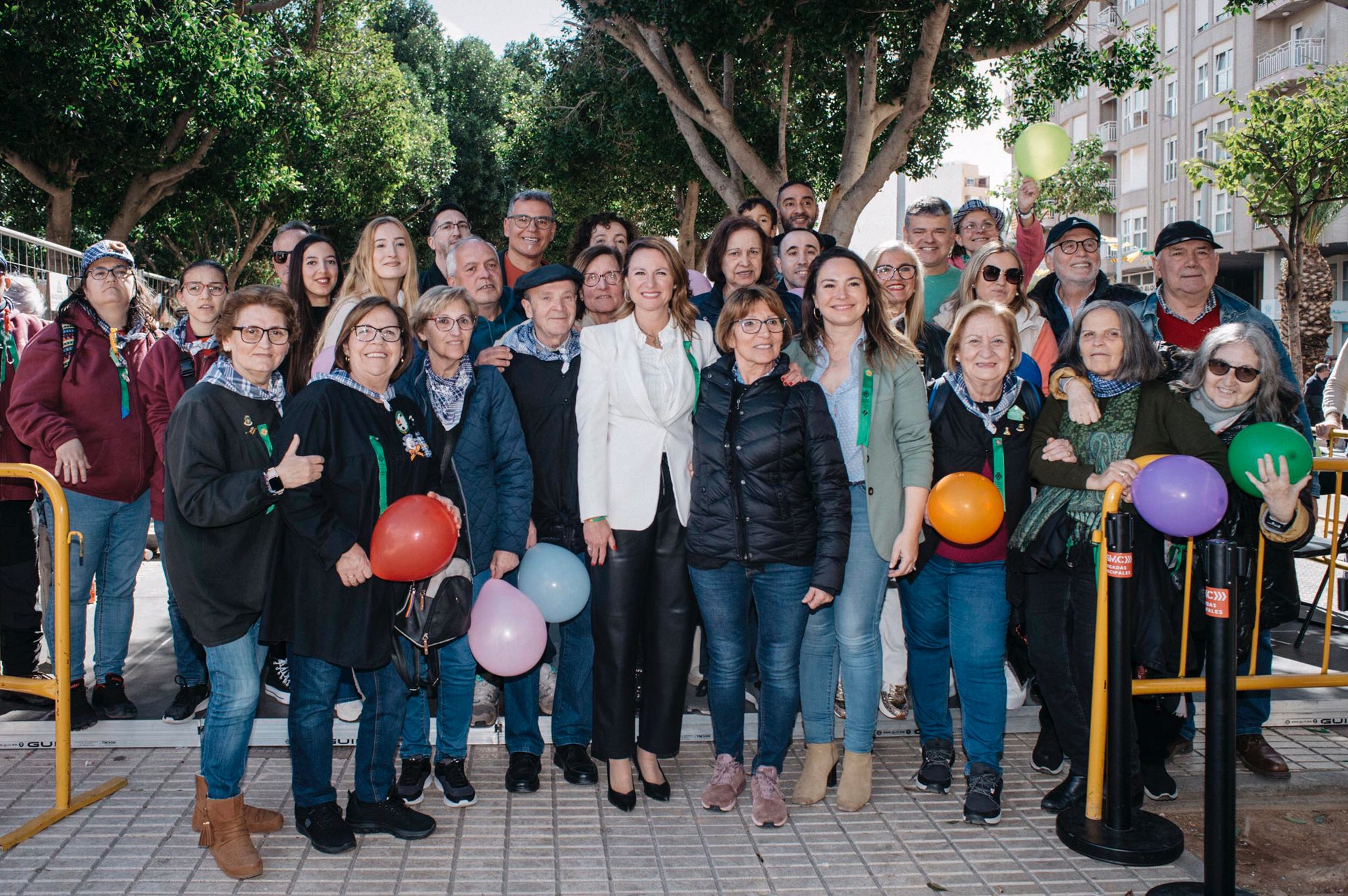 Cerca de una treintena de personas sordas disfrutan de la mascletà inclusiva en el último día de las fiestas de la Magdalena