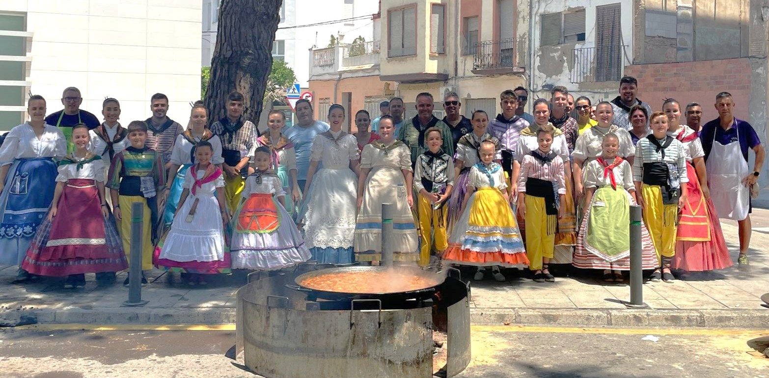 Las peñas y collas del Grau apuran las últimas horas de las fiestas de Sant Pere 2025 con el multitudinario Concurso de Paellas