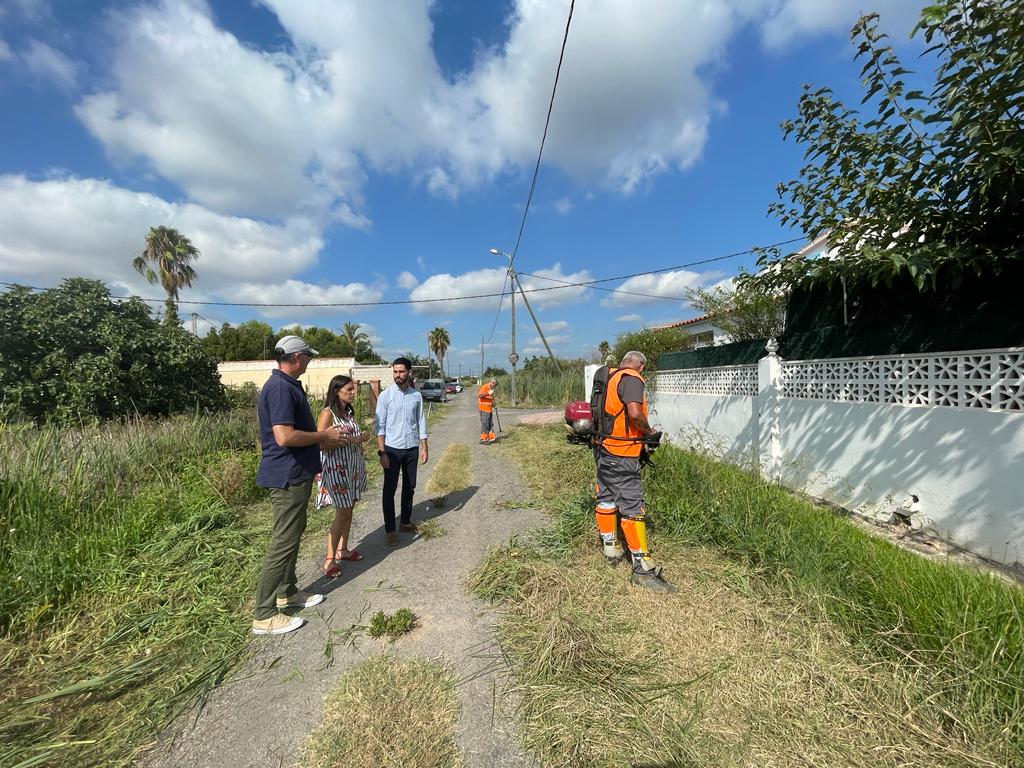 Castellón refuerza en agosto la limpieza de acequias y caminos en el Grao