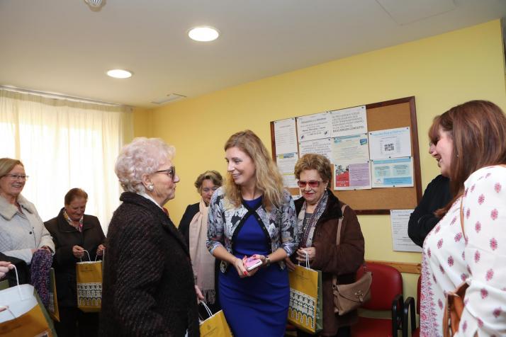 (19-12-2017) Marco inicia una ronda de visites pels centres de majors per a felicitar el Nadal 5.jpg