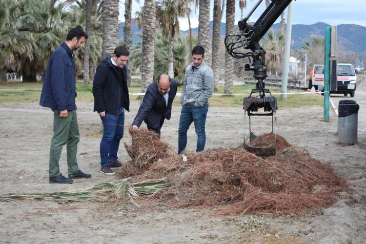 290120 Garcia Navarro visita neteja litoral.jpg