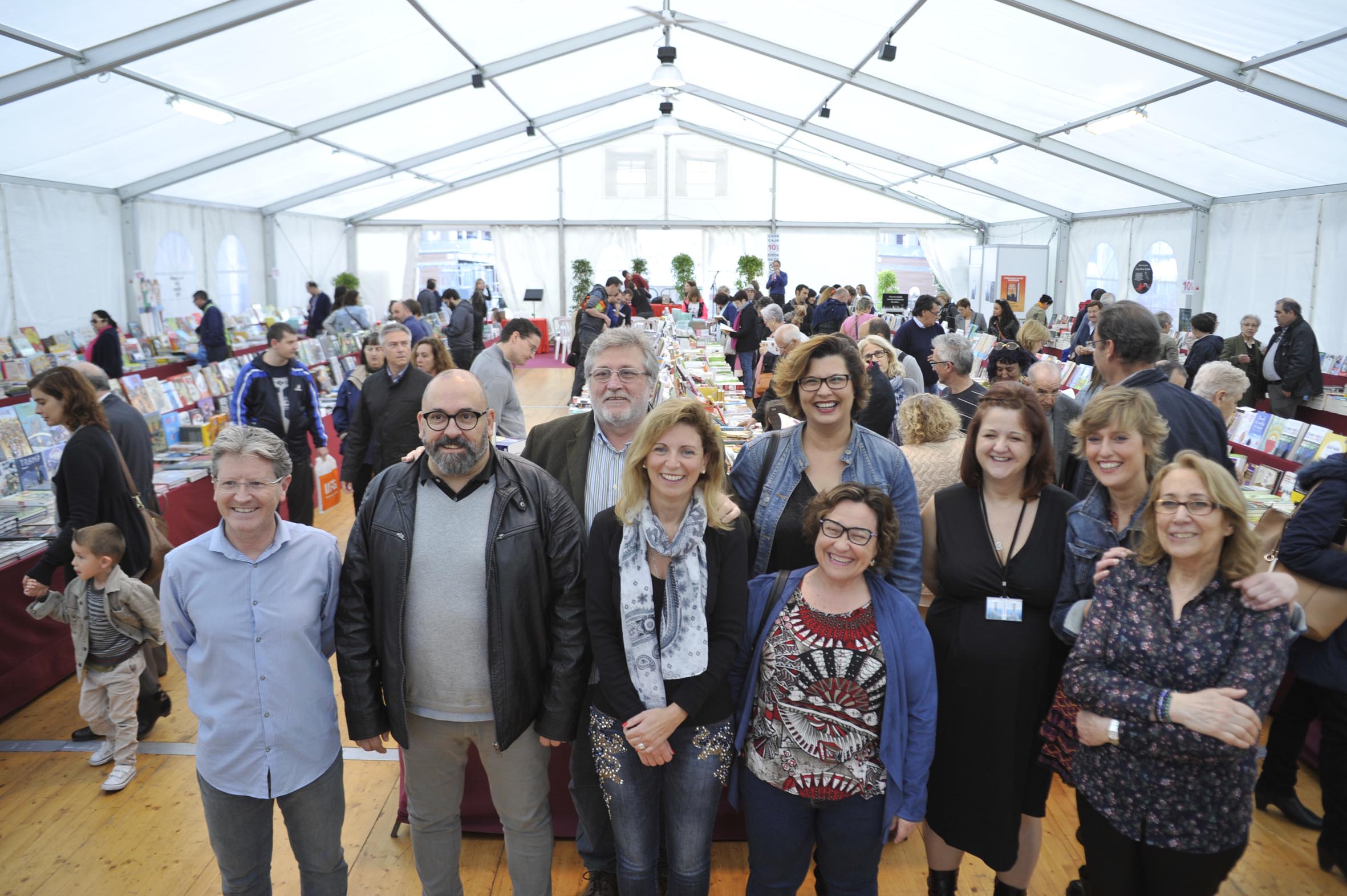 visita oficial a 32 feria del libro 01.jpg