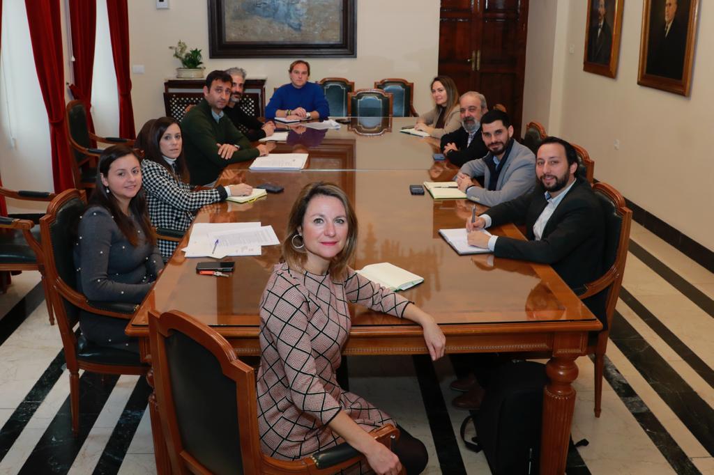 L'alcaldessa presideix la primera reunió de coordinació entre regidories per a elaborar el Pla Municipal d'Explotació de les Platges