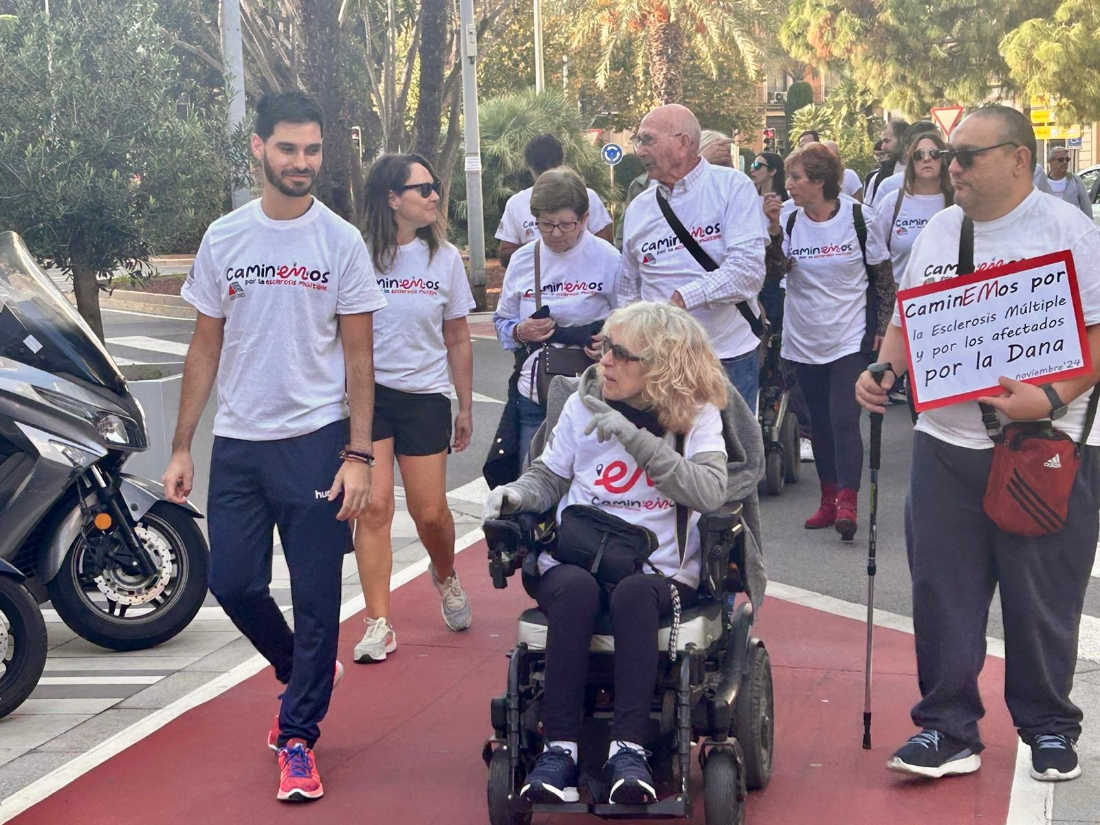 Castellón camina por la esclerosis múltiple que este año extiende su solidaridad con los afectados por la DANA