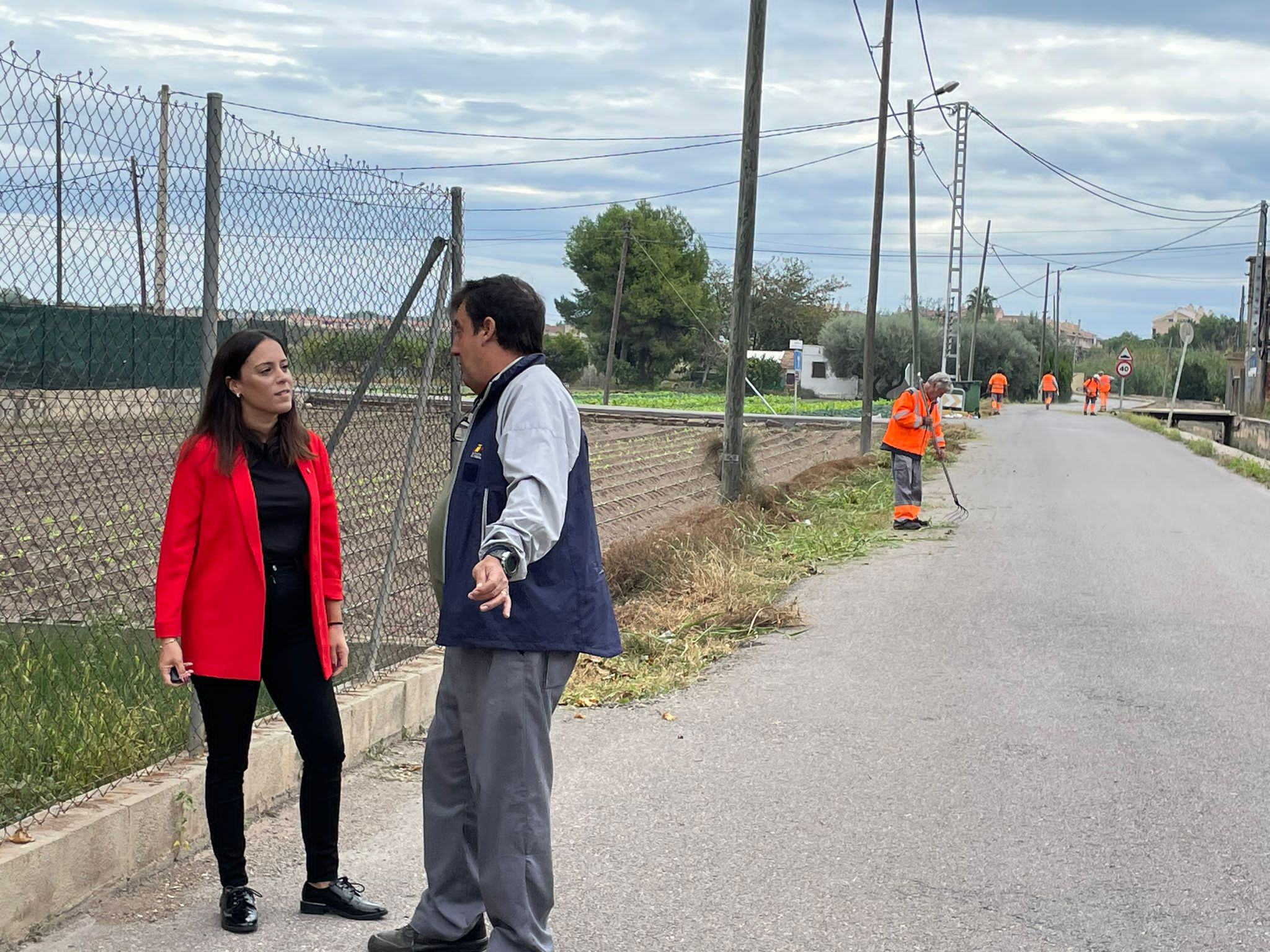 El Ayuntamiento avanza en el Plan de choque de limpieza desbrozando el Camí Fondo y otros caminos de la Marjalería