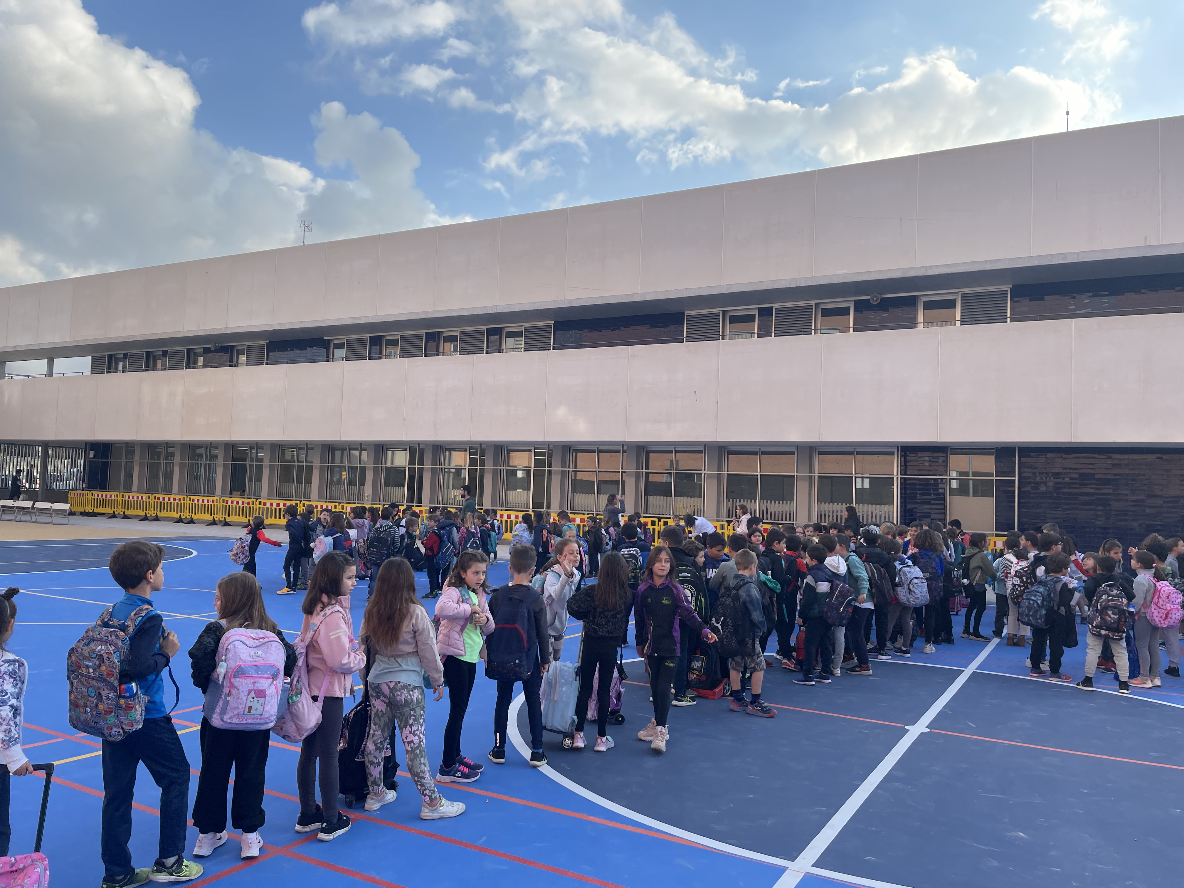 Los 450 alumnos llenan el nuevo centro a primera hora