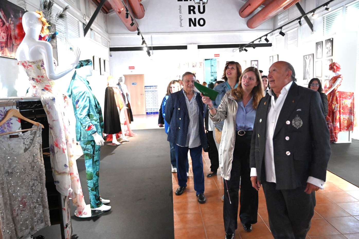 Castelló acoge una exposición que repasa los 50 años de trayectoria del diseñador Francis Montesinos