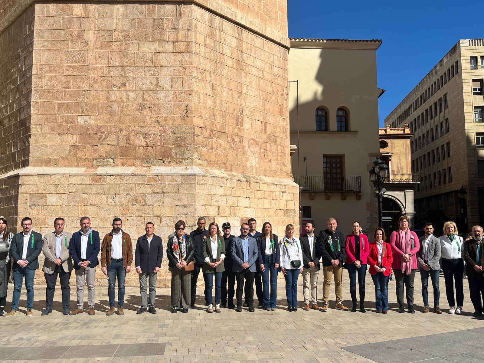 La Plaza Mayor acoge un minuto de silencio en memoria de las víctimas del incendio de la Vila Joiosa