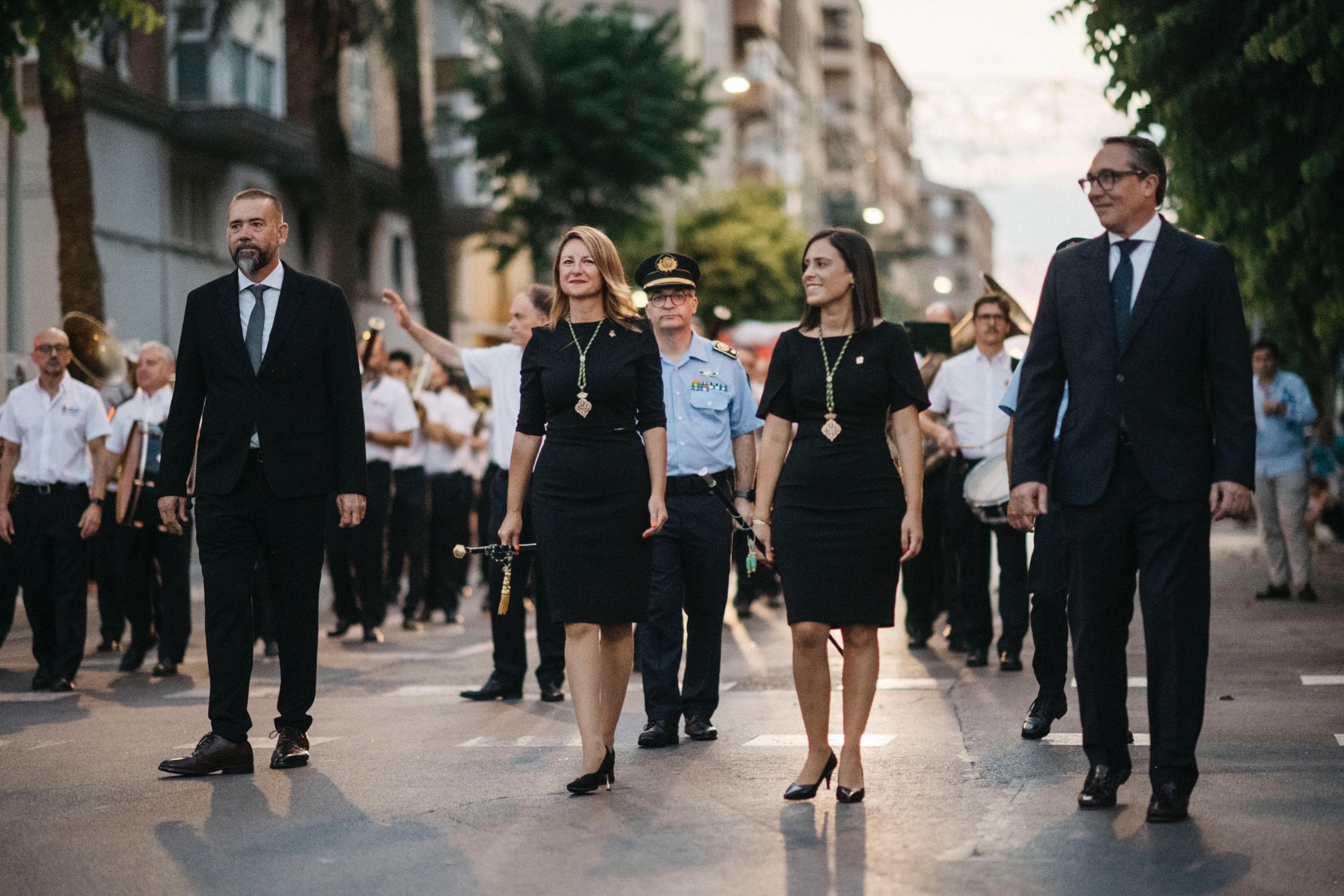 La Ofrenda floral y la procesión marítima culminan el día de Sant Pere en el Grao de Castellón