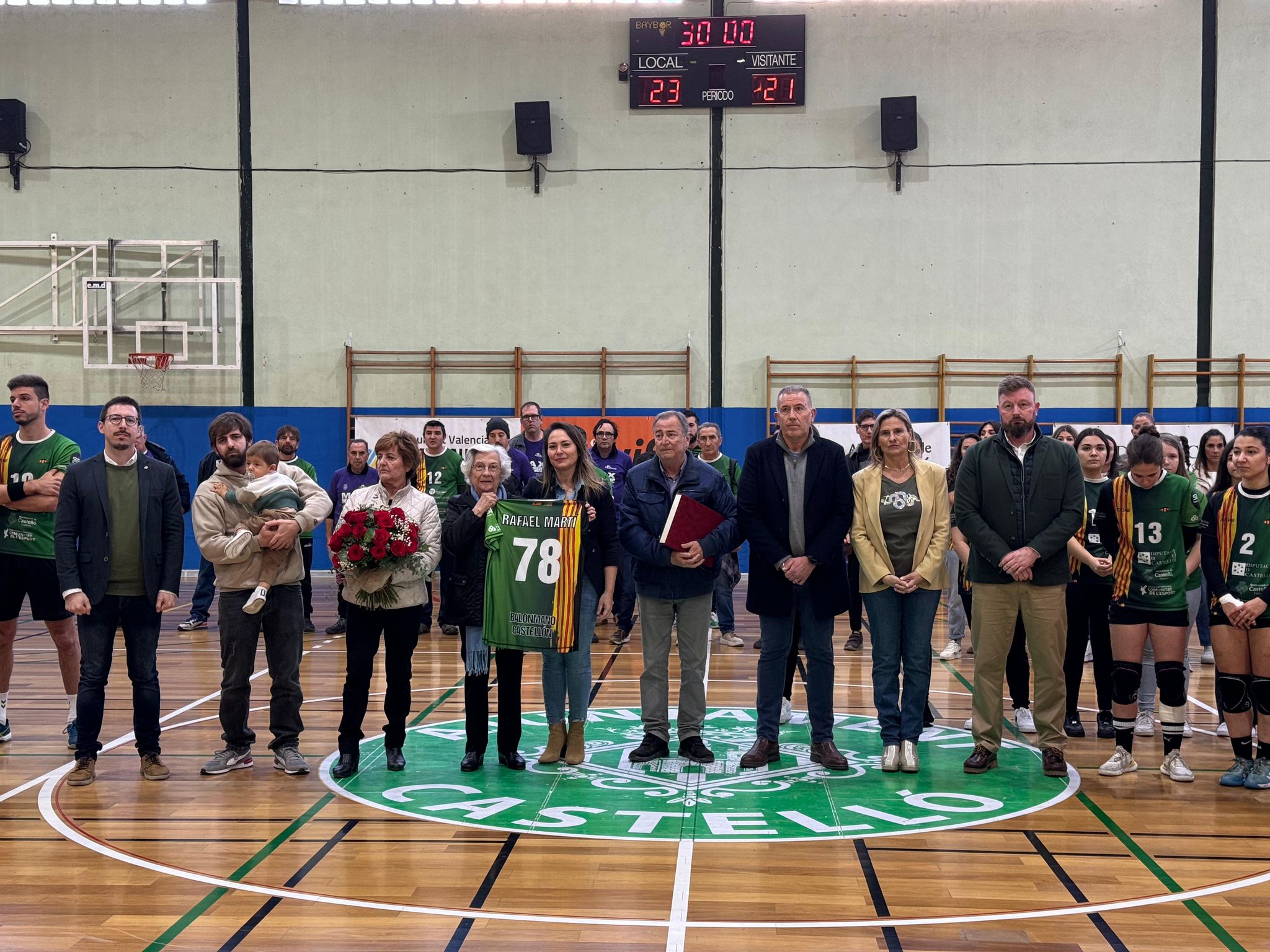 La regidora d'Esports assisteix a l'homenatge del qual fora fundador i president del Club Handbol Castelló, Rafa Martí