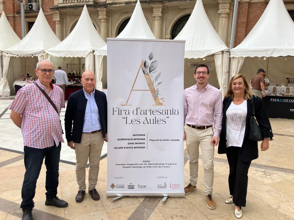 Alberto Vidal, regidor de Comerç i Consum, inaugura la Fira d’Artesania “Les Aules” 2023