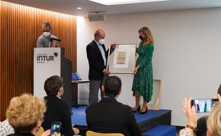 Marco entrega el Premio Enric Soler y Godes a Manolo Miro.jpg
