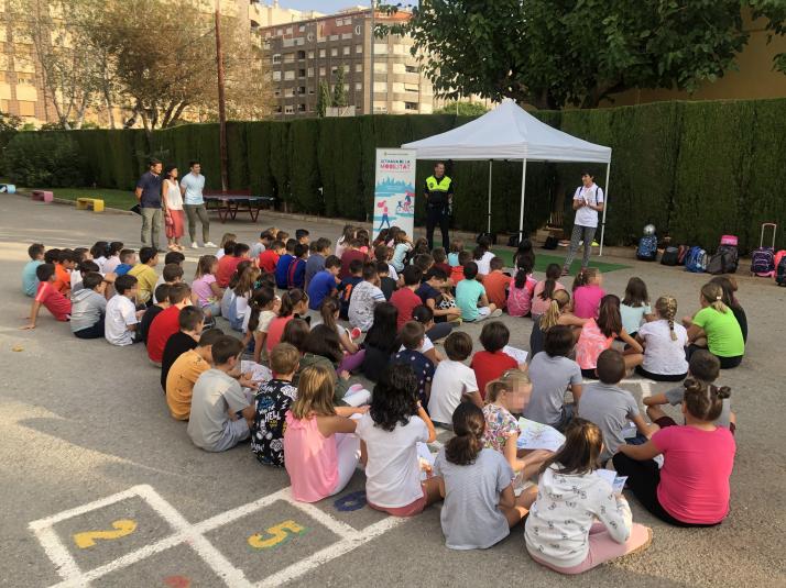 16-09-19 Jorge Ribes en colegio Carles Salvador Semana movilidad.jpg