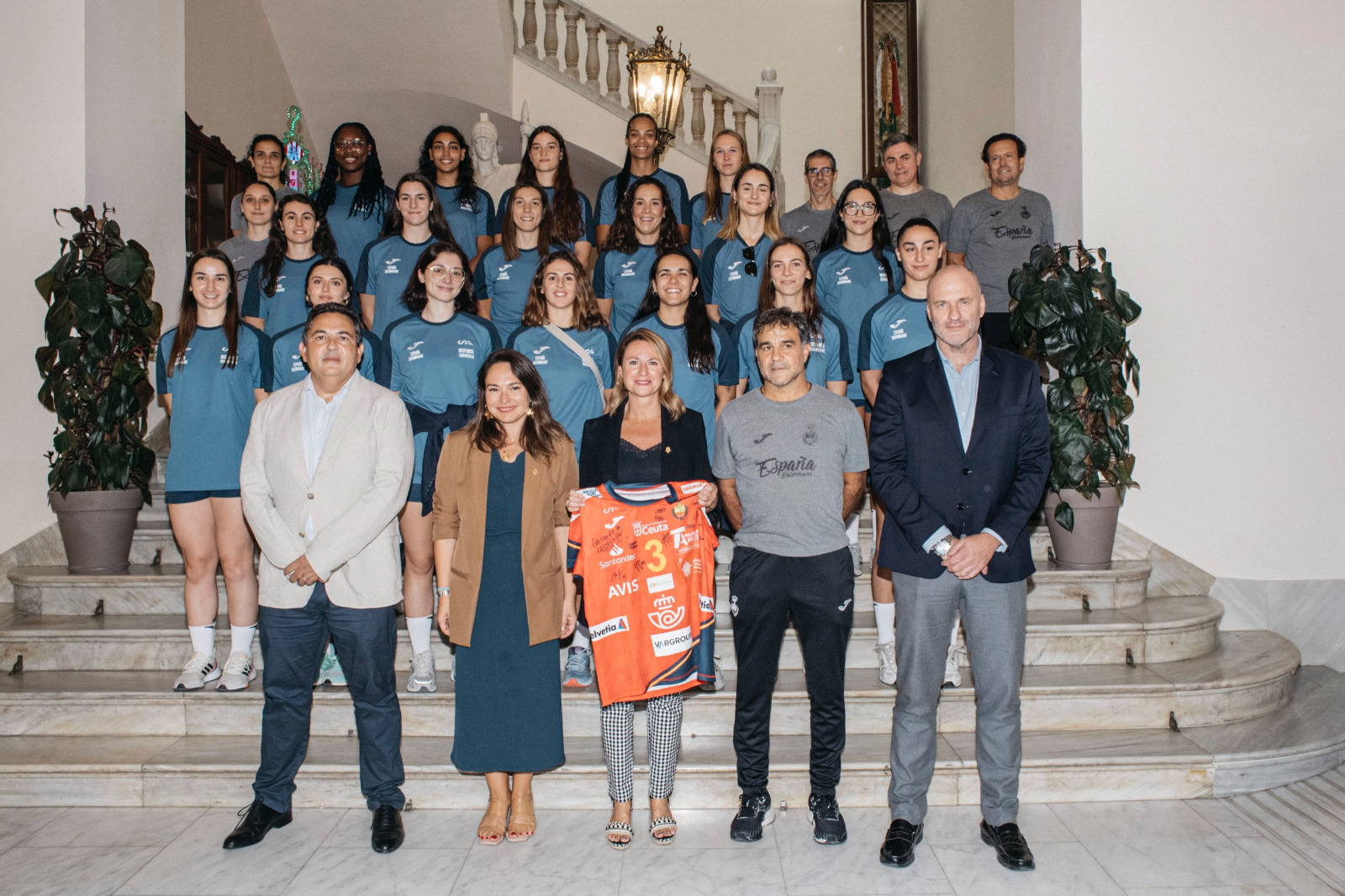 La alcaldesa de Castellón recibe a “Las Guerreras”, la Selección Española de Balonmano Femenino