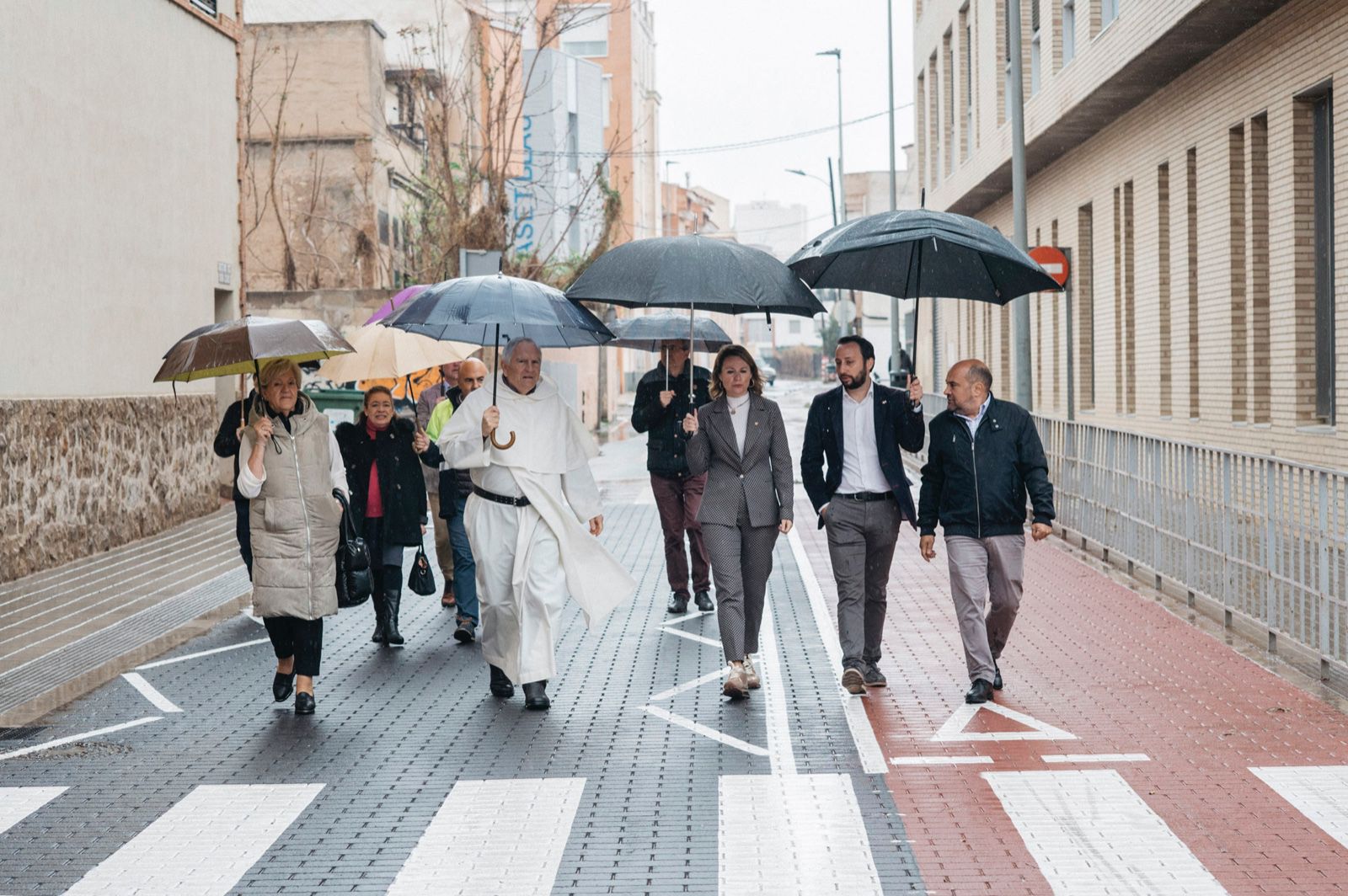 La alcaldesa visita las obras de remodelación, peatonalización y embellecimiento de la plaza frente a la parroquia de San José Obrero y el entorno del CEIP Jaume I