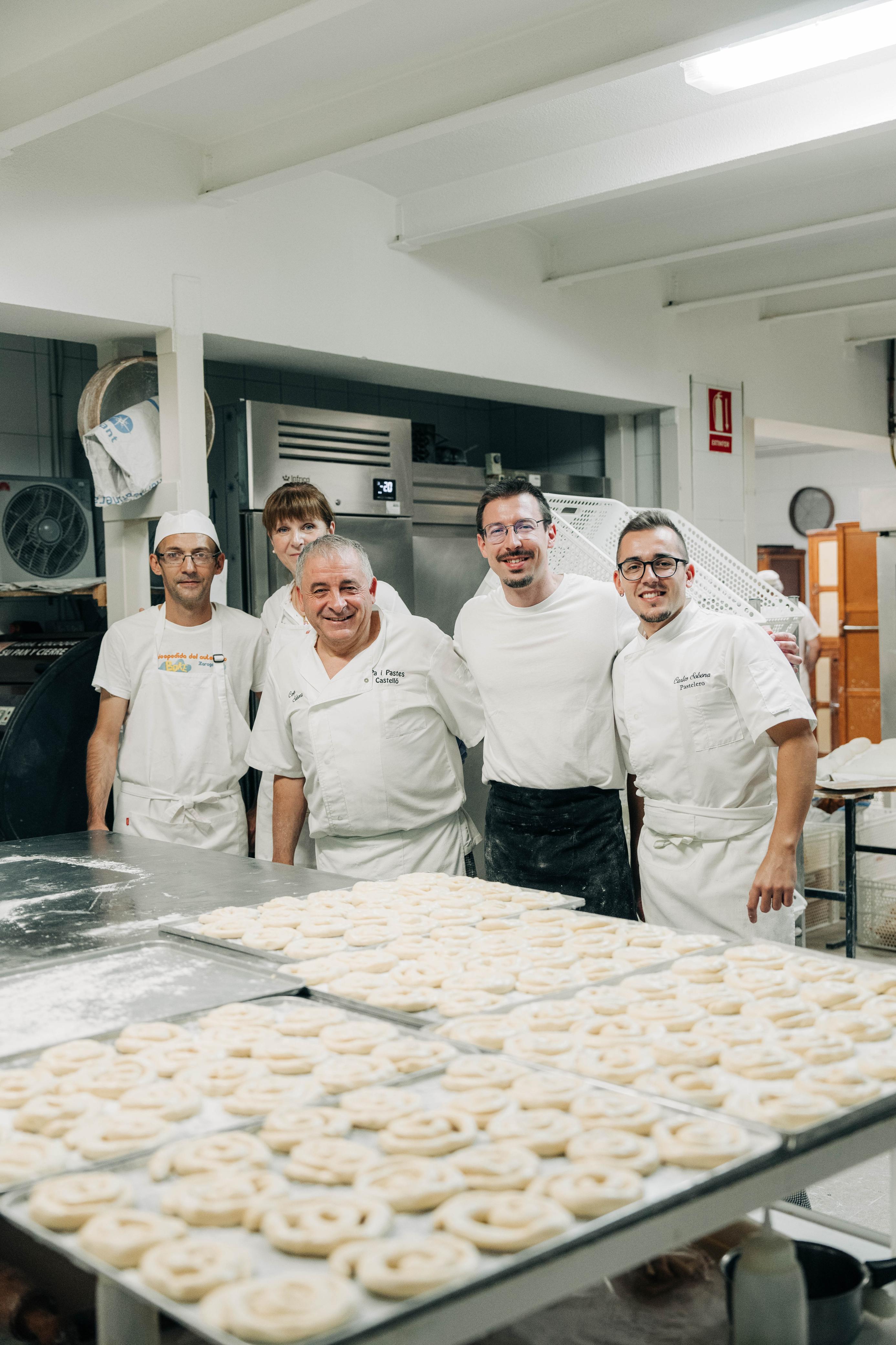 El regidor de Comerç coneix de primera mà l'ofici de panader en el marc del Dia del Pà