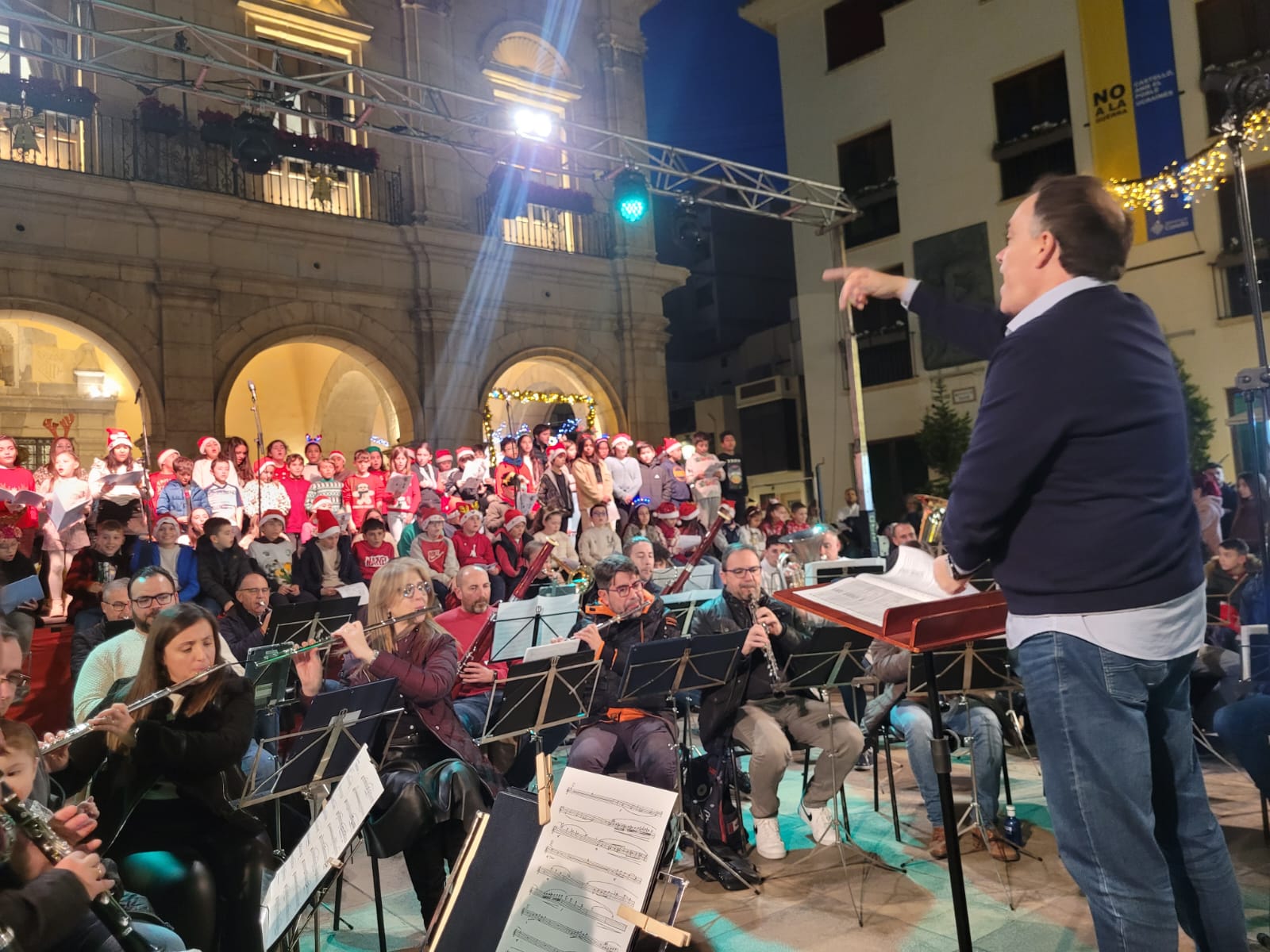 Les nadales dels xiquets i la Banda Municipal tornen a la Plaça Major