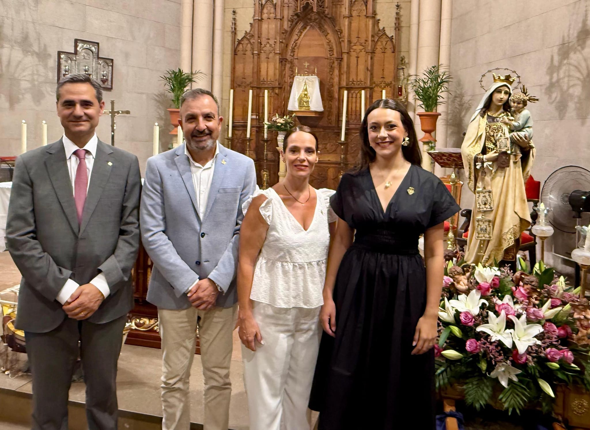 Castellón celebra la festividad de la Virgen del Carmen con flores, misa y procesión por las calles de la ciudad