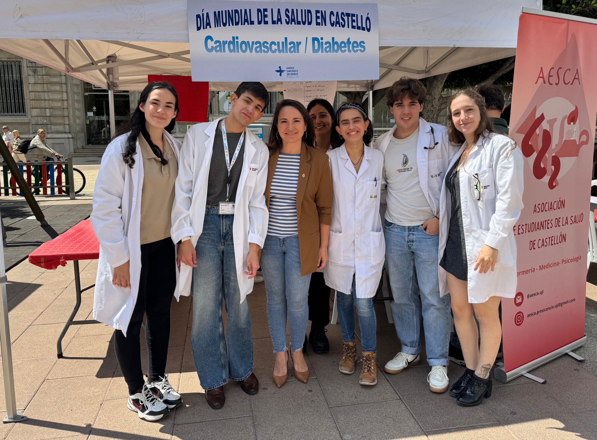 La feria en Huerto Sogueros dedicada al Día de la Salud acoge a multitud de vecinos y visitantes