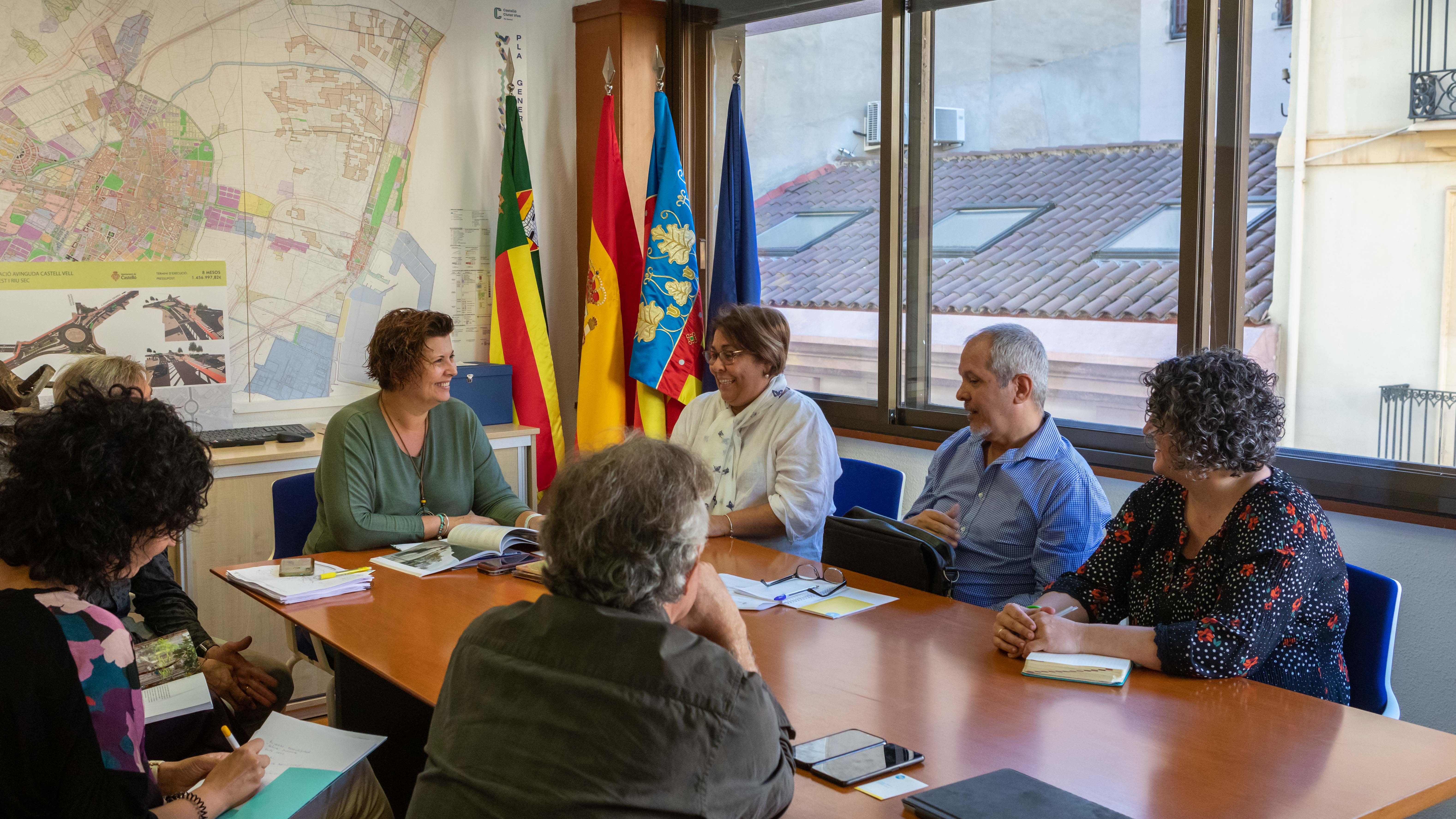  Puerta en reunión con la delegación cubana