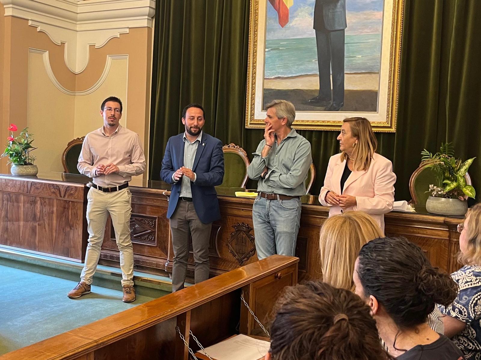 El govern municipal anuncia tiquets d'aparcament gratuït durant un any i prepara ajudes directes per als comerços del Raval per les obres de la Zona de Baixes Emissions