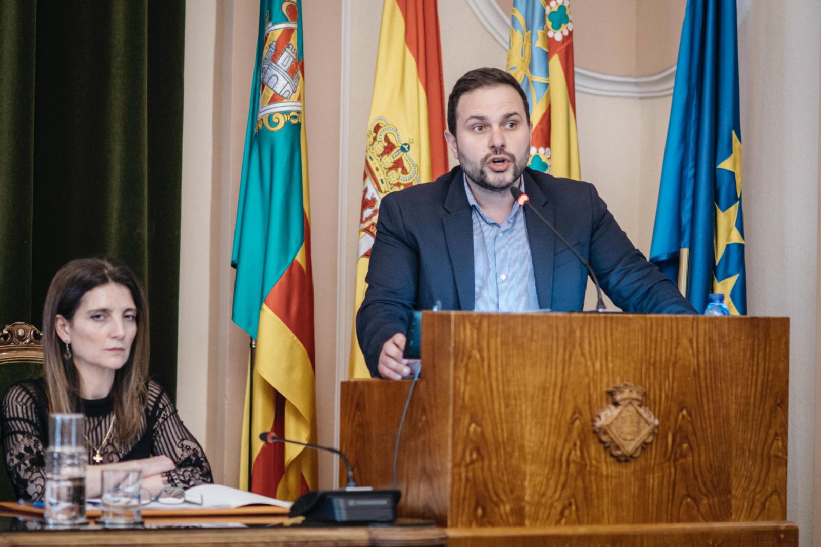 Mazón y la ultraderecha pactan la restitución del monumento franquista del parque Ribalta