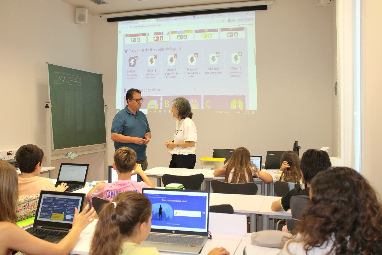 El Menador acull el Campament Digital amb el qual xiquets, xiquetes i joves aprenen a protegir la seua identitat digital, detectar notícies falses i usar la Intel·ligència Artificial
